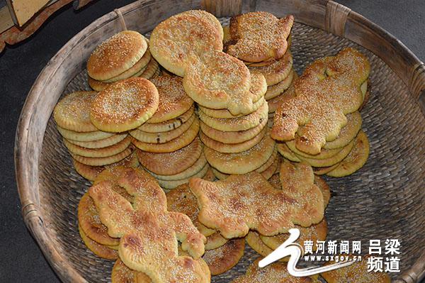 孝义:手工月饼新鲜美味受青睐(组图)