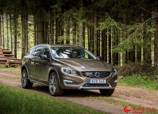 沃尔沃v60 cross country是v60的跨界版车型,在外观上与v60高清图片