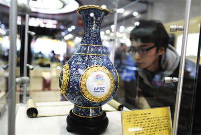 习近平夫妇收到和送出过哪些国礼?