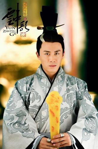 由于正担任制片人,杜淳,angelababy,陆毅主演的古装偶像剧《云中歌》