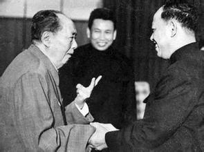 毛泽东和波尔布特（原柬埔寨共产党（红色高棉）总书记）执政期间的发动“红色高棉大屠杀”，造成柬埔寨170多万人死于非命