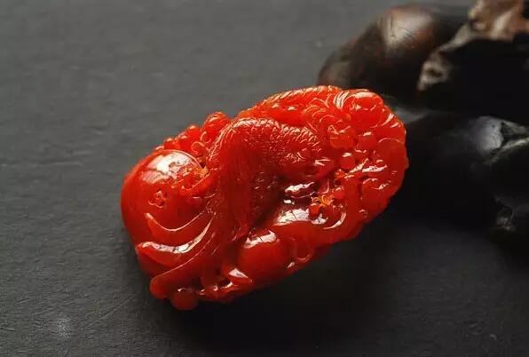 红色翡翠