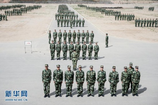 武警青海总队900名新兵入营 开始队列训练