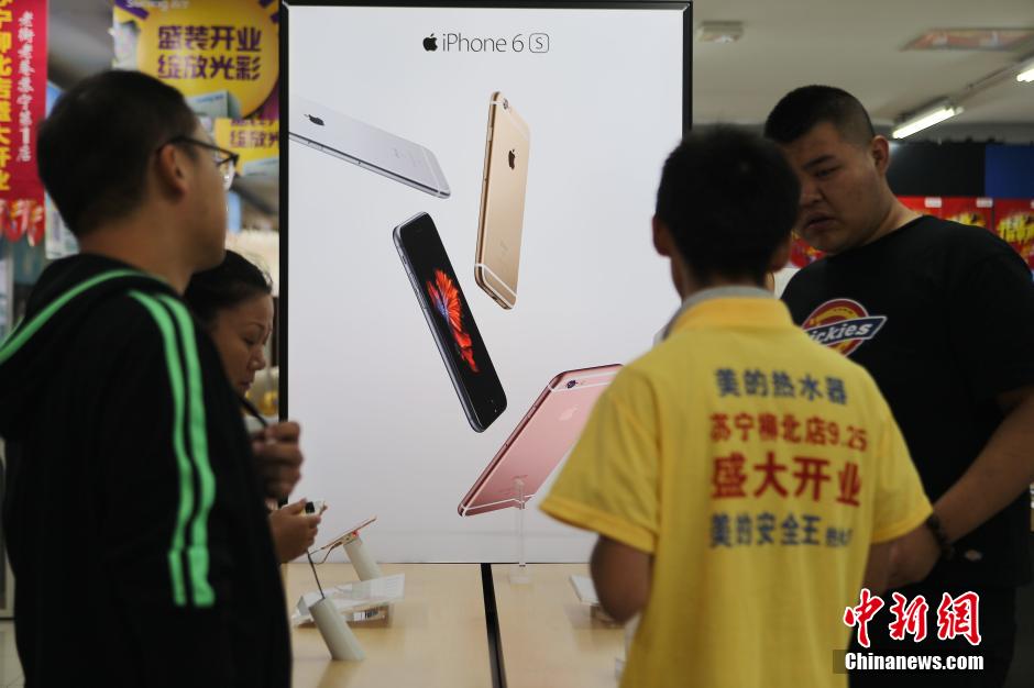 iPhone6s全球同步开售 山西太原民众反应平淡