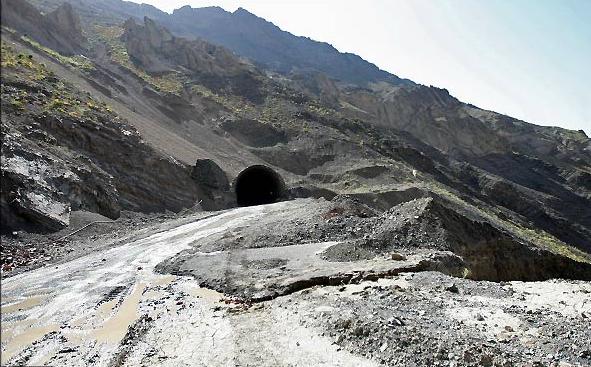 中国对伊朗投资解冻 签高速公路项目备忘录