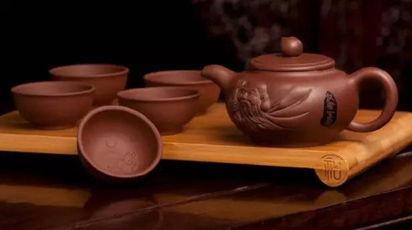 紫砂壶是中国汉族特有的手工制造陶土工艺品.