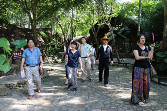 台湾旅行商实地考察甘什黎村古朴村貌