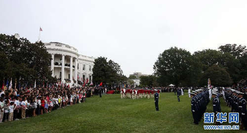 9月25日，美国总统奥巴马在华盛顿白宫南草坪举行隆重仪式，欢迎中国国家主席习近平对美国进行国事访问。 新华社记者 庞兴雷 摄
