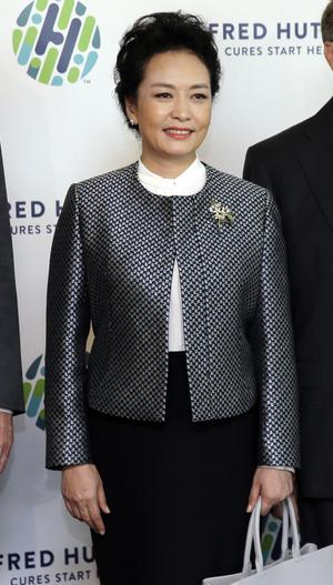 陳野槐認為第二套黑銀千鳥格紋的外套是她最喜歡的衣著。