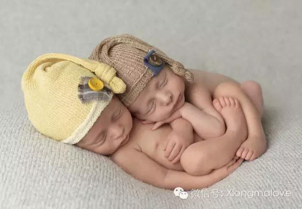 怎么可以这么可爱:初生双胞胎熟睡照