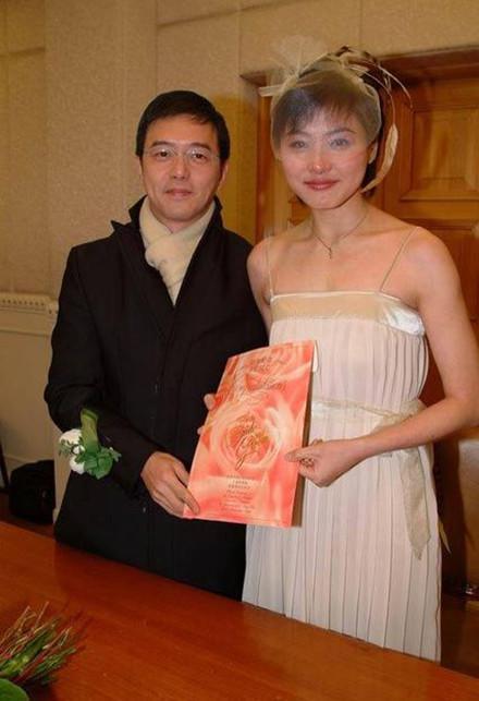 1996年,张延在上海拍摄《绕着神州走》节目时与共同主持节目的张锦程