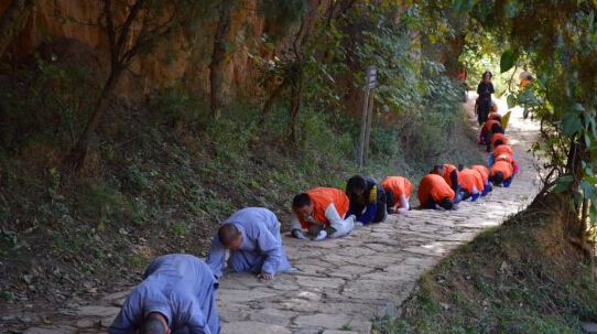 释永信接见朝圣团照片高清曝光 少林寺"重走达摩路(图)