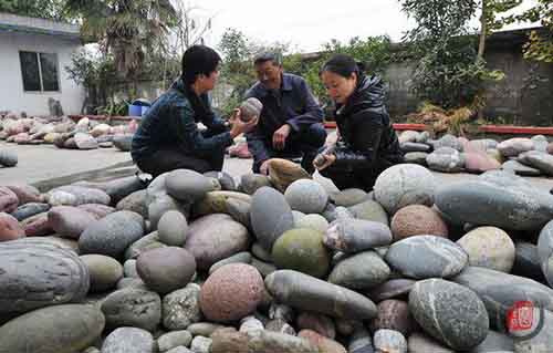 奇石是如何一步步被推向了天价的神坛？|回归冷静吧