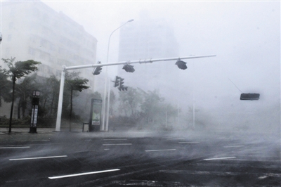 台风彩虹逞威(图)