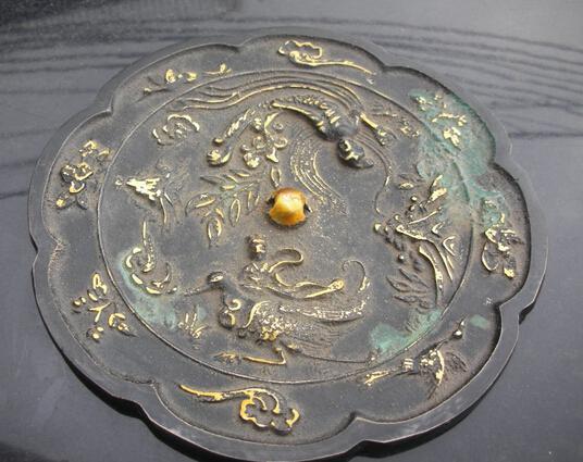 小编在这里也要给大伙科普下历代有名的古铜镜,鄂州为古铜镜艺术