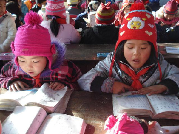 让你明白农村孩子对读书是多么渴望!