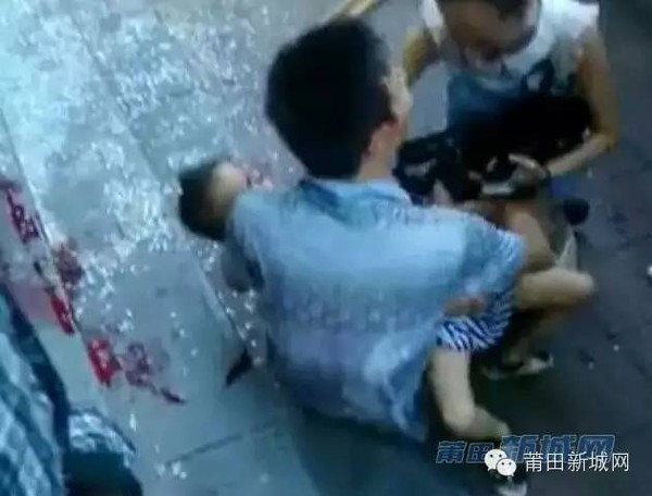 仙游南大路广告牌砸死小女孩?