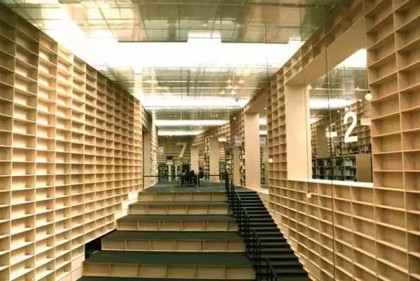 6神戸女子学院大学图书馆神户女学院大学的图书馆,外有欧美式建筑物的
