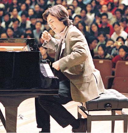 李云迪坐镇肖邦国际钢琴赛 成最年轻评委