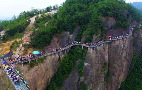 全国数条玻璃栈"国庆"热 仅云台山玻璃栈道破