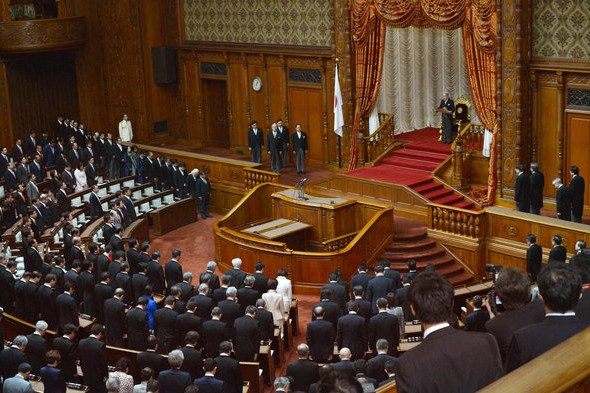 资料图片:关于是否召开秋季的临时国会,日本将在7日内阁改组和自民党