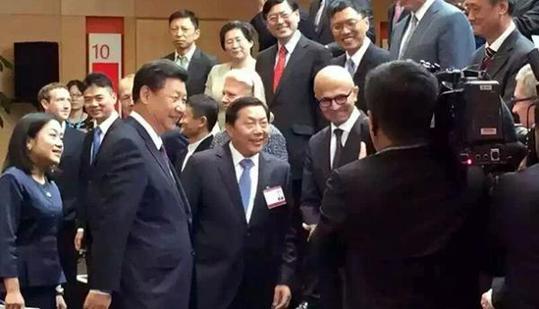 图为:本地时刻9月23日,美国西雅图,国家国度主席习近平观光微软总部并与众科技大佬碰头。
