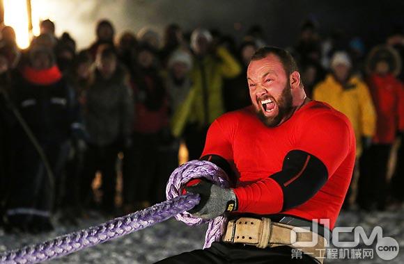 话说在冰天雪地的冰岛这个盛产大力士的国家,上演了一出"魔山"对阵