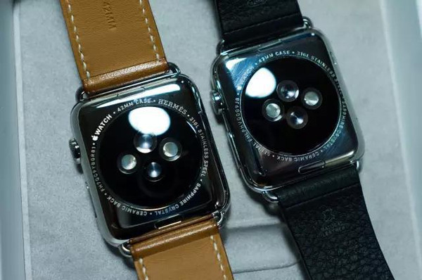 apple watch hermès 与 iphone 配对的时候显示的图案不是一般的白色