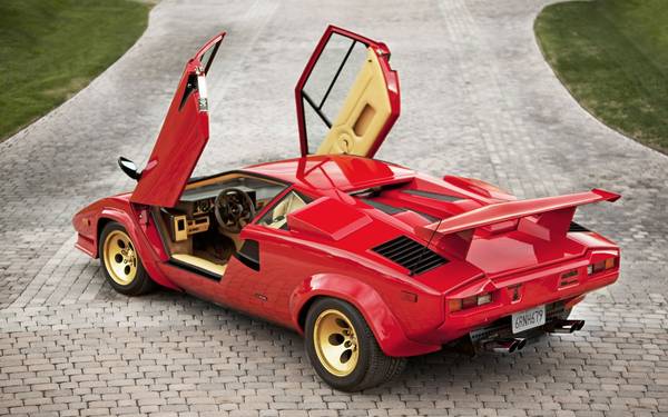 countach countach是费老爷子集一生的智慧和艺术的结晶,也是意大利