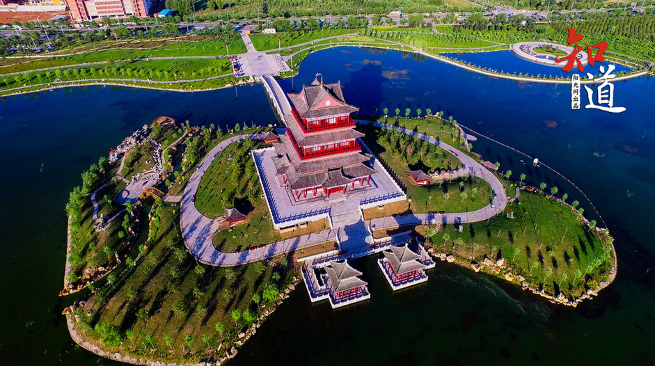 河滨公园位于塞上古城榆林的中心区域,是榆溪河综合治理工程形成的一