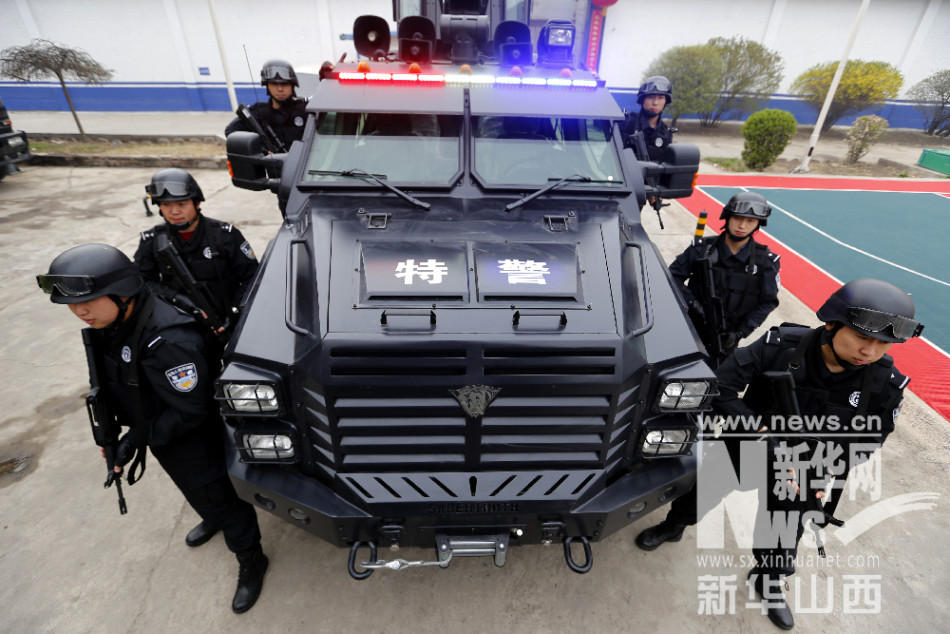 多地特警配备剑齿虎防暴装甲车 180万每辆(组图)