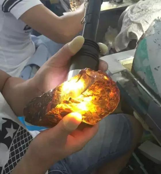 价值百万的琥珀手串制作过程图文直播