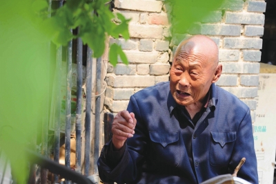 抗战老兵歪戴帽子躲敌人子弹睡觉仍要耳听八方