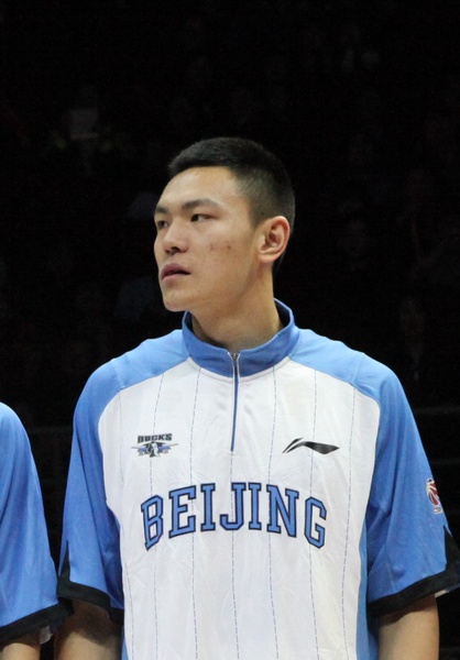 北京男篮|马布里    朱彦西   朱彦西场上司职大前锋,身高2米08,但是
