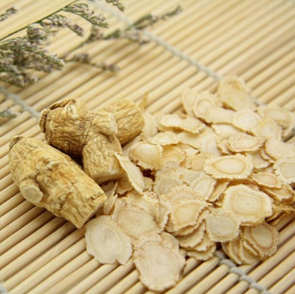 西洋参黄芪杭菊西洋参相信大家都不陌生，别名花旗参，气味微而特异，味