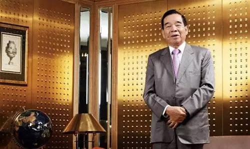 第十六位,周大福集团,郑裕彤家族,总资产865亿港元.