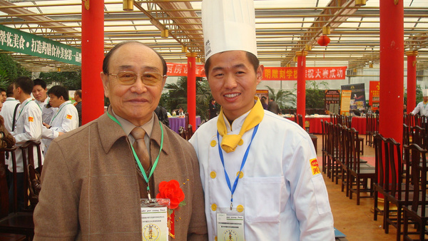 中国名厨李巍在首届餐饮低碳环保经济论坛花絮