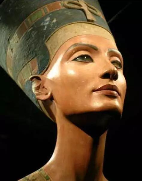 至于另一位埃及艳后,最美丽最风流的王妃是纳芙提提(塑像被收藏在德国
