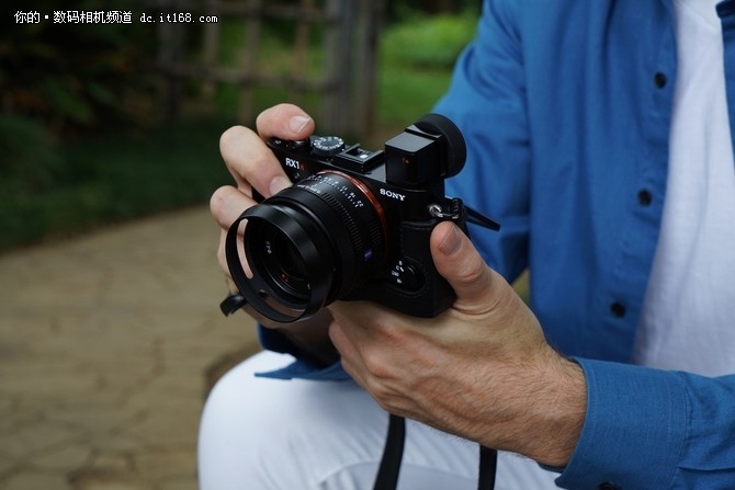 新旗舰全画幅索尼黑卡?RX1RII