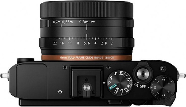 索尼黑卡 rx1 这个系列的定位是高画质便携 dc,上一代产品 rx1和rx1r