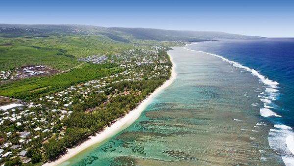 留尼旺(la reunion)地处南半球,系西南印度洋马斯克林群岛中的一个