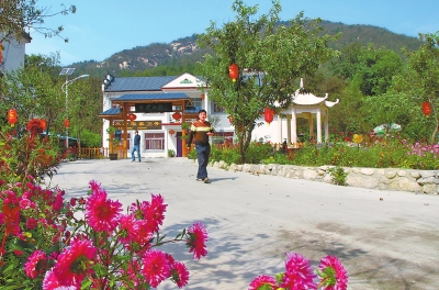 10月17日,过三年连续扶贫开发的西峡县太平镇东坪村崭露新姿.