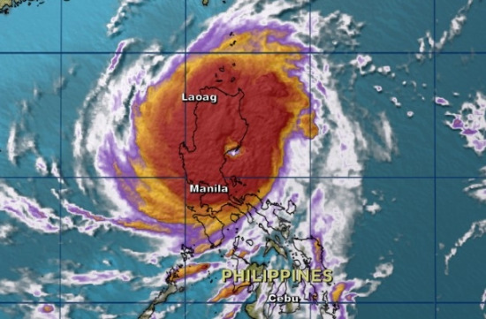台风巨爵登陆菲律宾或停留3天 数千居民疏散