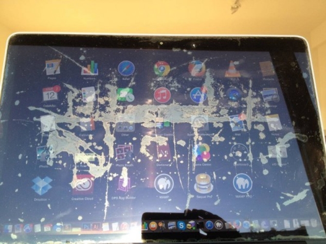 苹果解决MacBook Pro屏幕涂层脱落问题