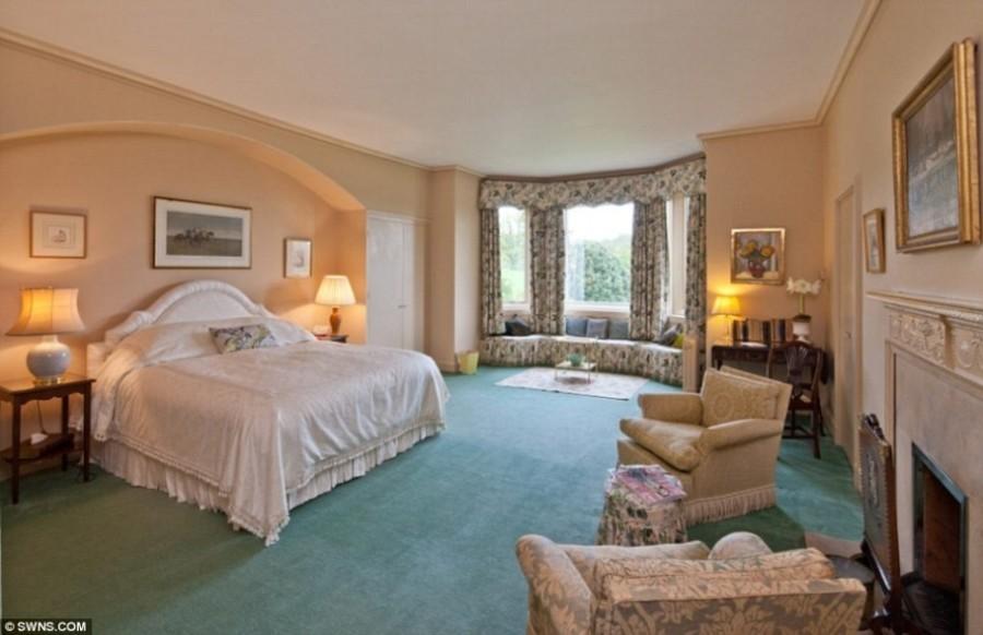 據國外媒體報道，貝克漢姆一傢目前在倫敦租房子住，因為他們在2014年以3億1千5百萬人民幣的價格購買的新房正在裝修。而現在貝克漢姆一傢又看上瞭英國最貴的鄉村莊園。