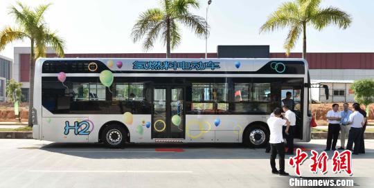 圖為廣東首臺氫燃料電池客車。 周柳初 攝
