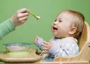 米粉和奶粉不要混合给宝宝食用!喂坏脾胃!