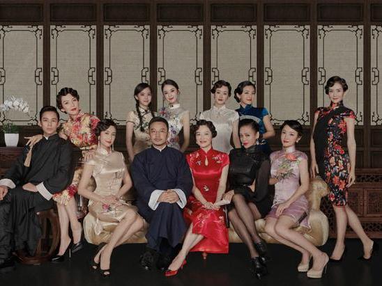 《偶像来了》集体穿高衩旗袍 赵丽颖何炅玩亲密