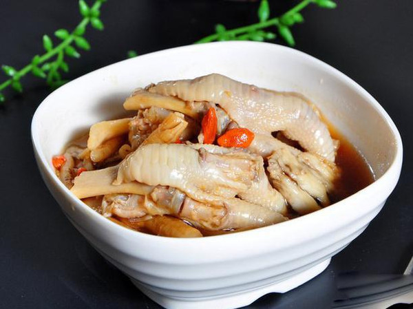药膳鸡脚的做法 爱美女士必备的美容养颜美食