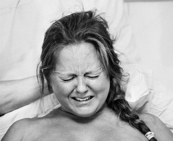 痛苦和欢喜:几张黑白照片告诉你分娩前痛苦